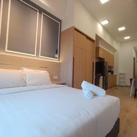 Appartamento Cl 27A Insta Klcc View & Infinity Pool View Kuala Lumpur Esterno foto
