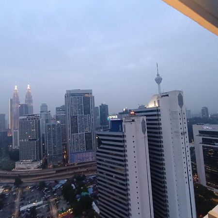 Appartamento Cl 27A Insta Klcc View & Infinity Pool View Kuala Lumpur Esterno foto