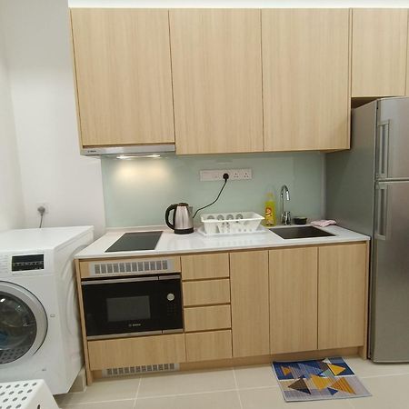 Appartamento Cl 27A Insta Klcc View & Infinity Pool View Kuala Lumpur Esterno foto