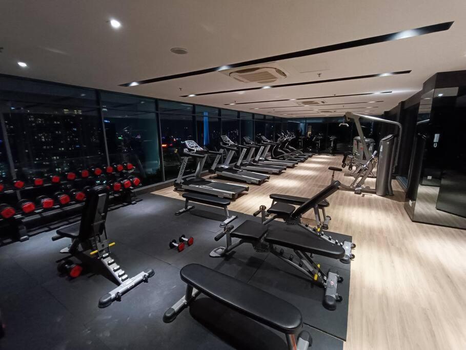 Appartamento Cl 27A Insta Klcc View & Infinity Pool View Kuala Lumpur Esterno foto