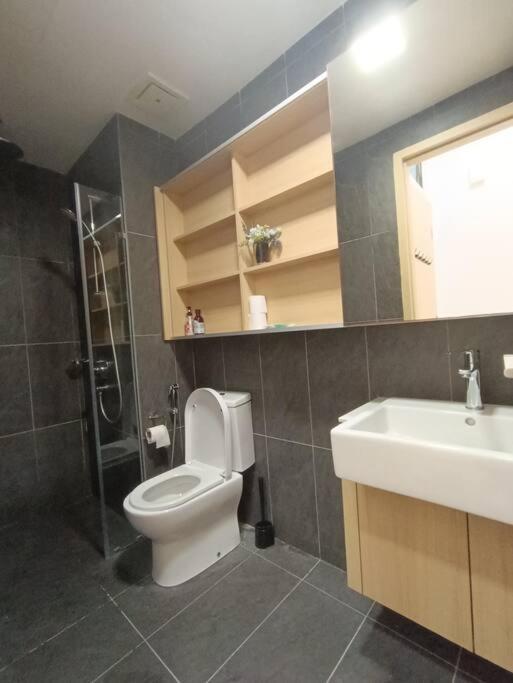 Appartamento Cl 27A Insta Klcc View & Infinity Pool View Kuala Lumpur Esterno foto