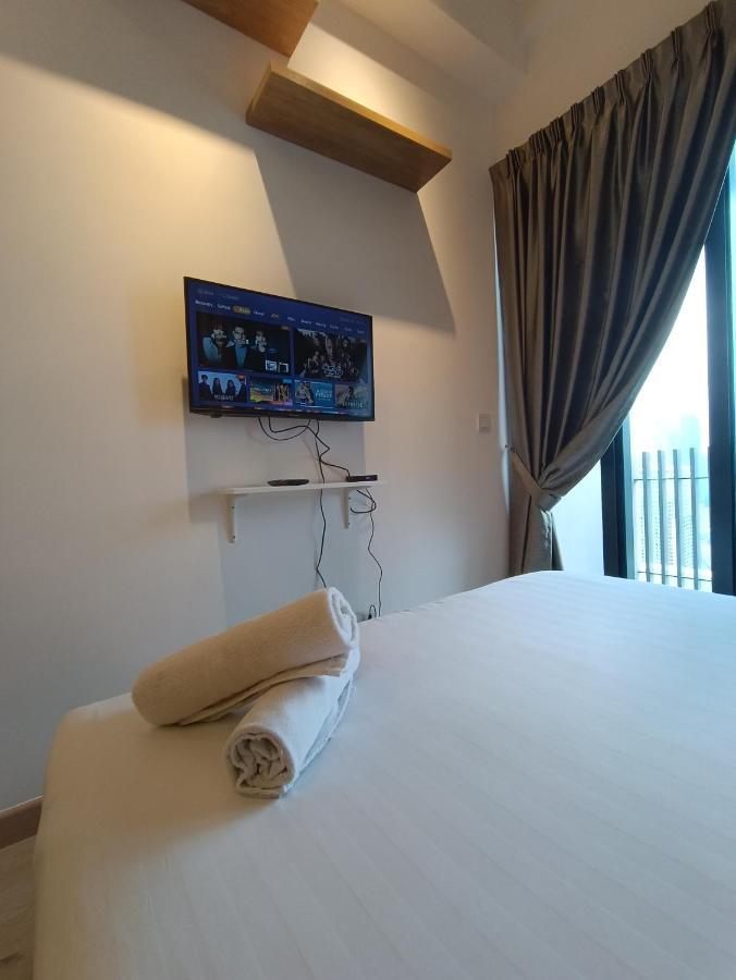 Appartamento Cl 27A Insta Klcc View & Infinity Pool View Kuala Lumpur Esterno foto
