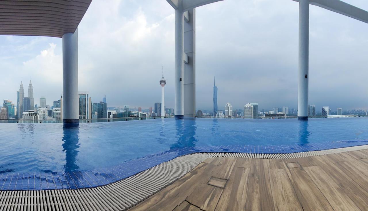 Appartamento Cl 27A Insta Klcc View & Infinity Pool View Kuala Lumpur Esterno foto