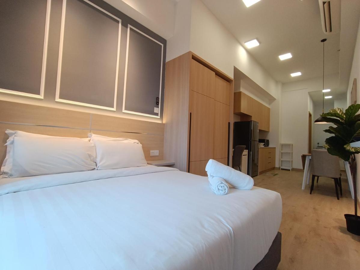 Appartamento Cl 27A Insta Klcc View & Infinity Pool View Kuala Lumpur Esterno foto