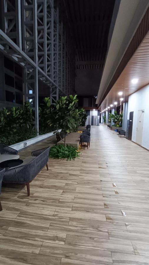 Appartamento Cl 27A Insta Klcc View & Infinity Pool View Kuala Lumpur Esterno foto