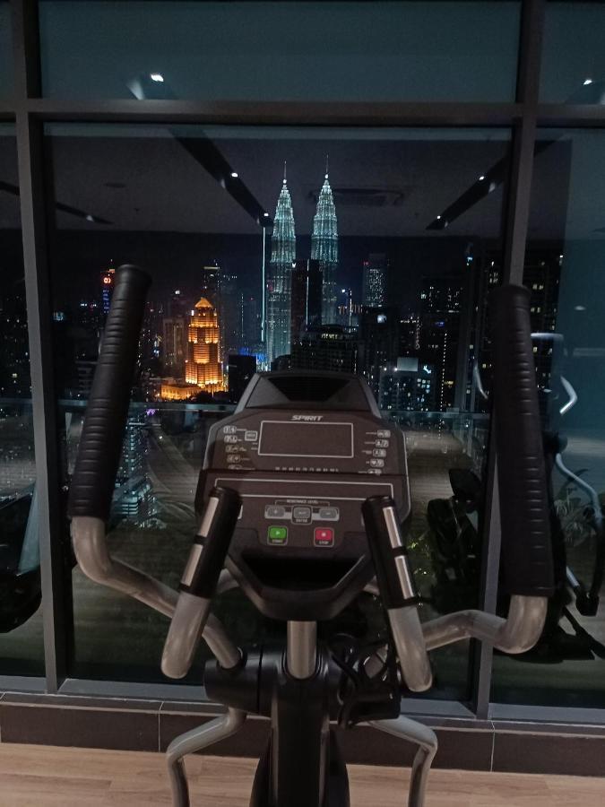 Appartamento Cl 27A Insta Klcc View & Infinity Pool View Kuala Lumpur Esterno foto