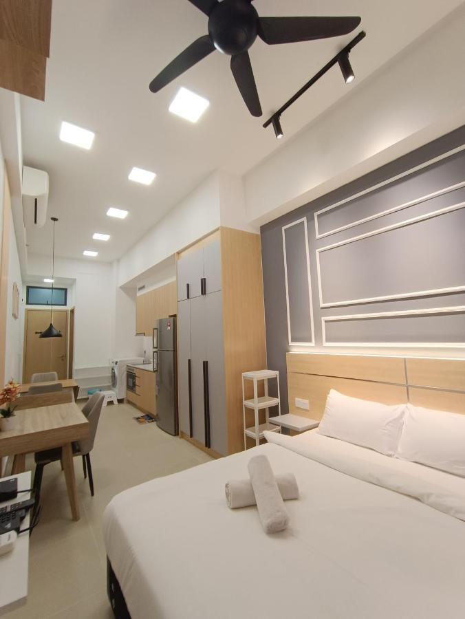 Appartamento Cl 27A Insta Klcc View & Infinity Pool View Kuala Lumpur Esterno foto