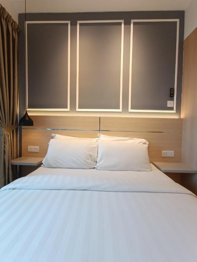 Appartamento Cl 27A Insta Klcc View & Infinity Pool View Kuala Lumpur Esterno foto