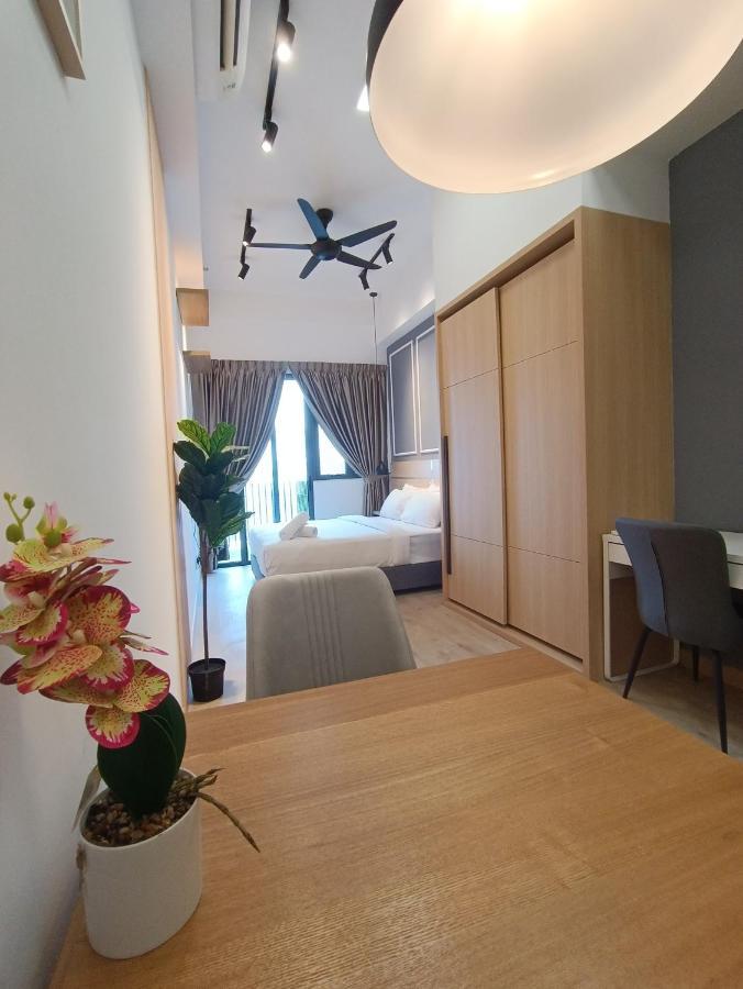 Appartamento Cl 27A Insta Klcc View & Infinity Pool View Kuala Lumpur Esterno foto