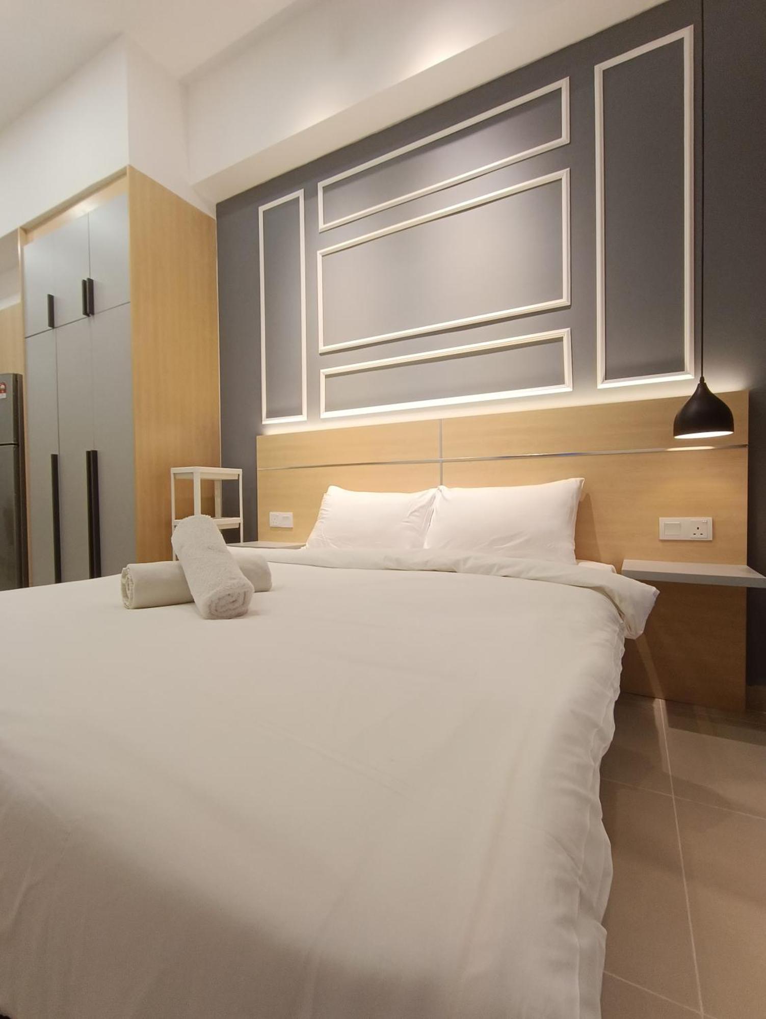 Appartamento Cl 27A Insta Klcc View & Infinity Pool View Kuala Lumpur Esterno foto