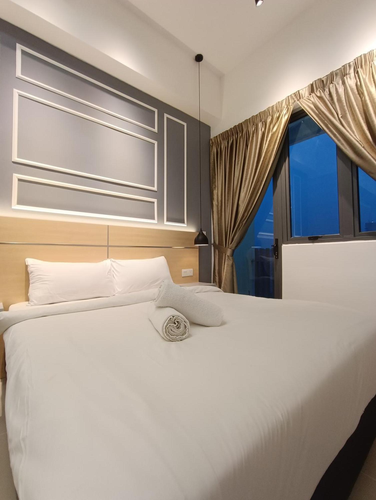 Appartamento Cl 27A Insta Klcc View & Infinity Pool View Kuala Lumpur Esterno foto