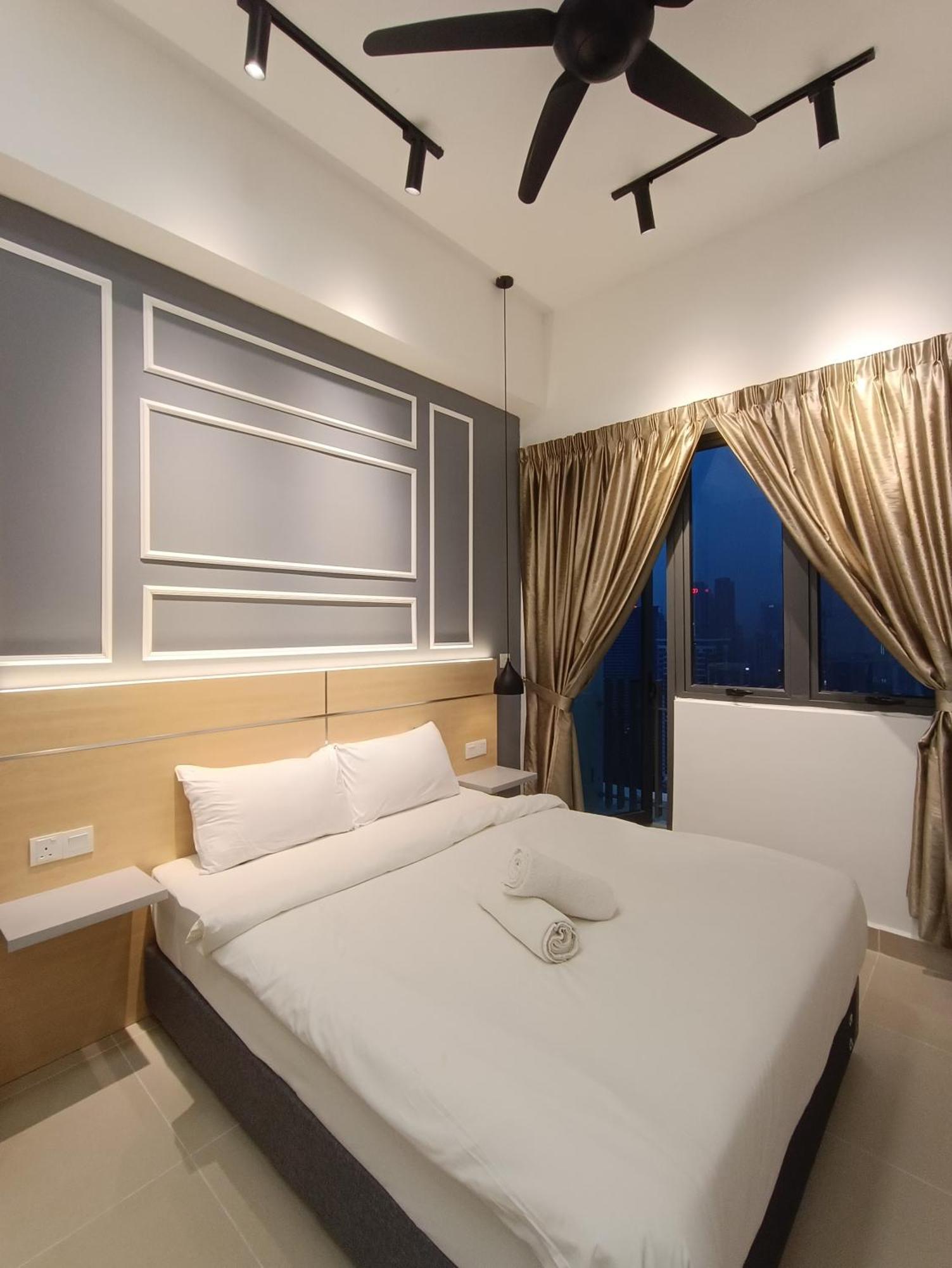 Appartamento Cl 27A Insta Klcc View & Infinity Pool View Kuala Lumpur Esterno foto